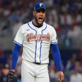 Eduardo Rodríguez abrirá la final del Clásico Mundial de Béisbol copia