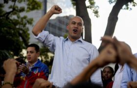 Héctor Rodríguez: Consulta Popular es un hecho absolutamente revolucionario