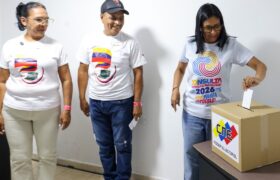 Presidenta encargada acompaña al pueblo en Simulacro Electoral para Consulta Popular del 8-M