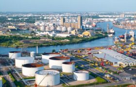 El petróleo alcanza su precio más alto desde 2024