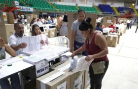 Cerraron mesas electorales y comenzó conteo de votos en Colombia