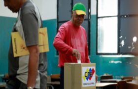 Ricardo Menéndez: Salgamos este 8-M a pintar los sueños del país que merecemos