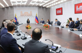 Presidenta (E) Delcy Rodríguez recibe al subsecretario Haustveit y delegación de Energía de EE.UU
