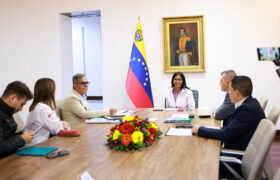 Presidenta (E) Delcy Rodríguez se reúne con Equipo de Agua para fortalecer este servicio en el país