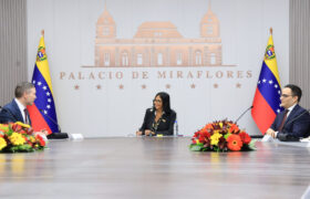 Venezuela ratifica disposición de construir relaciones energéticas sólidas con EE.UU