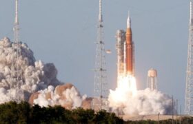Artemis II despegó hacia la Luna medio siglo después de las misiones Apolo