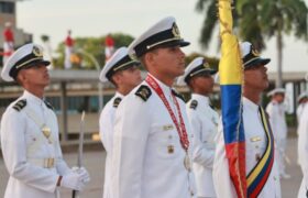 Presidenta (E) rinde tributo a la Academia Militar de la Armada Bolivariana en sus 215° aniversario