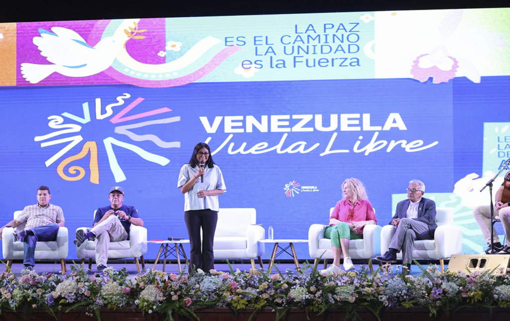 Delcy Rodríguez se reunió con integrantes de la sociedad civil