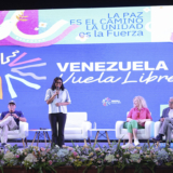 Delcy Rodríguez se reunió con integrantes de la sociedad civil