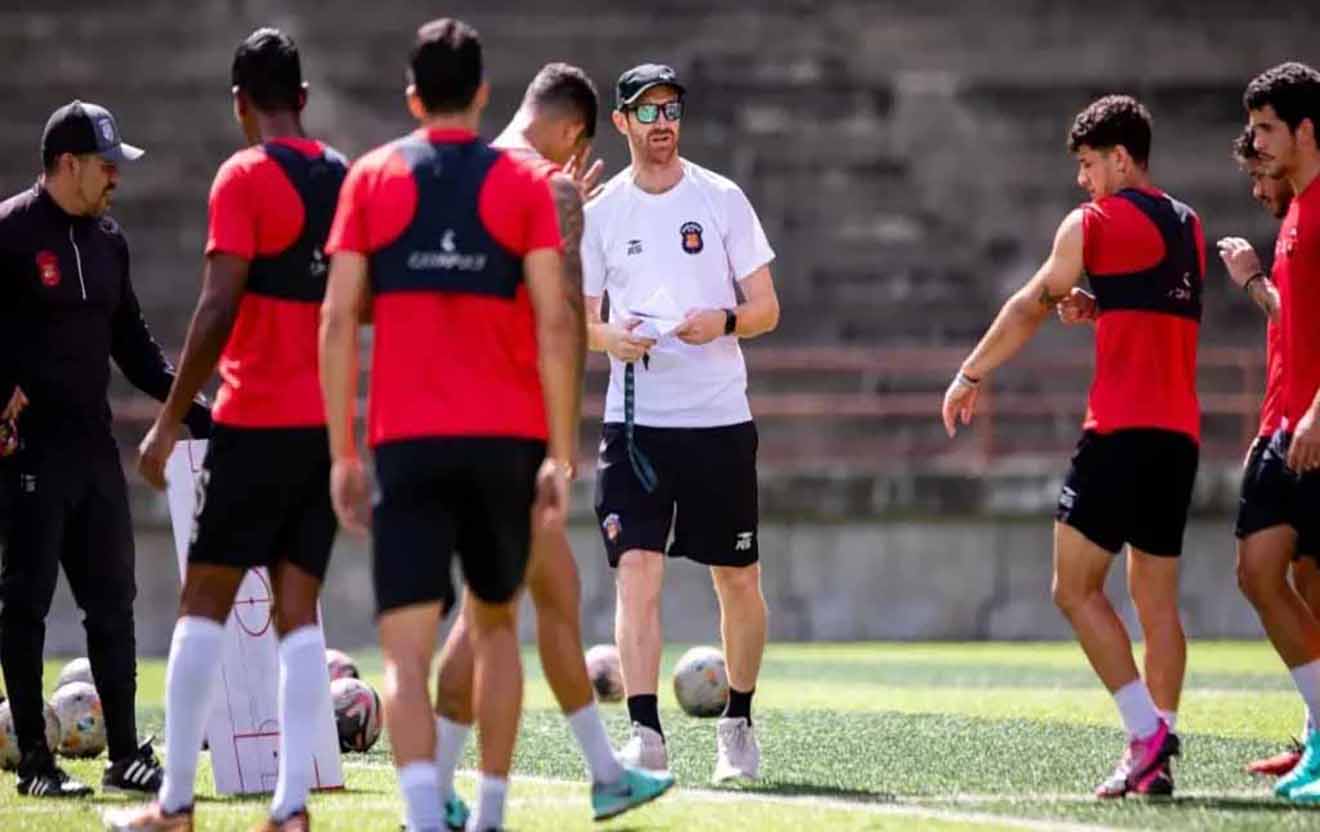 Fernando Aristeguieta renunció como DT del Caracas FC copia