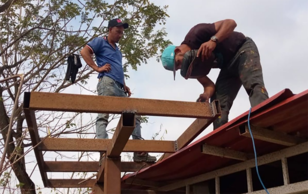 Gobierno Bolivariano de Miranda avanza en la rehabilitación de la Unidad Educativa Extensión Los Palos Grandes