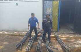 Detienen en flagrancia a dos sujetos por robo de material de Cantv en Morón