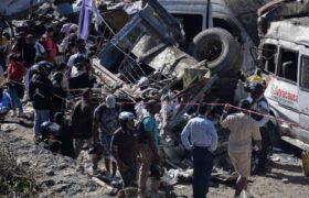Ataque con artefacto explosivo contra autobús deja múltiples víctimas en Colombia