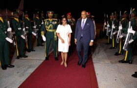 Presidenta (E) Delcy Rodríguez fue recibida con honores en Barbados para cumplir agenda estratégica