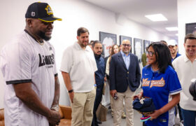 Presidenta (E) Delcy Rodríguez encabeza encuentro con leyendas del béisbol para lanzamiento de la Liga