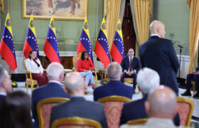 Venezuela suscribe acuerdos con la Corporación Nacional de Hidrocarburos de Italia (ENI)