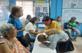 Comuneros de La Guaira se capacitan sobre medicina ancestral