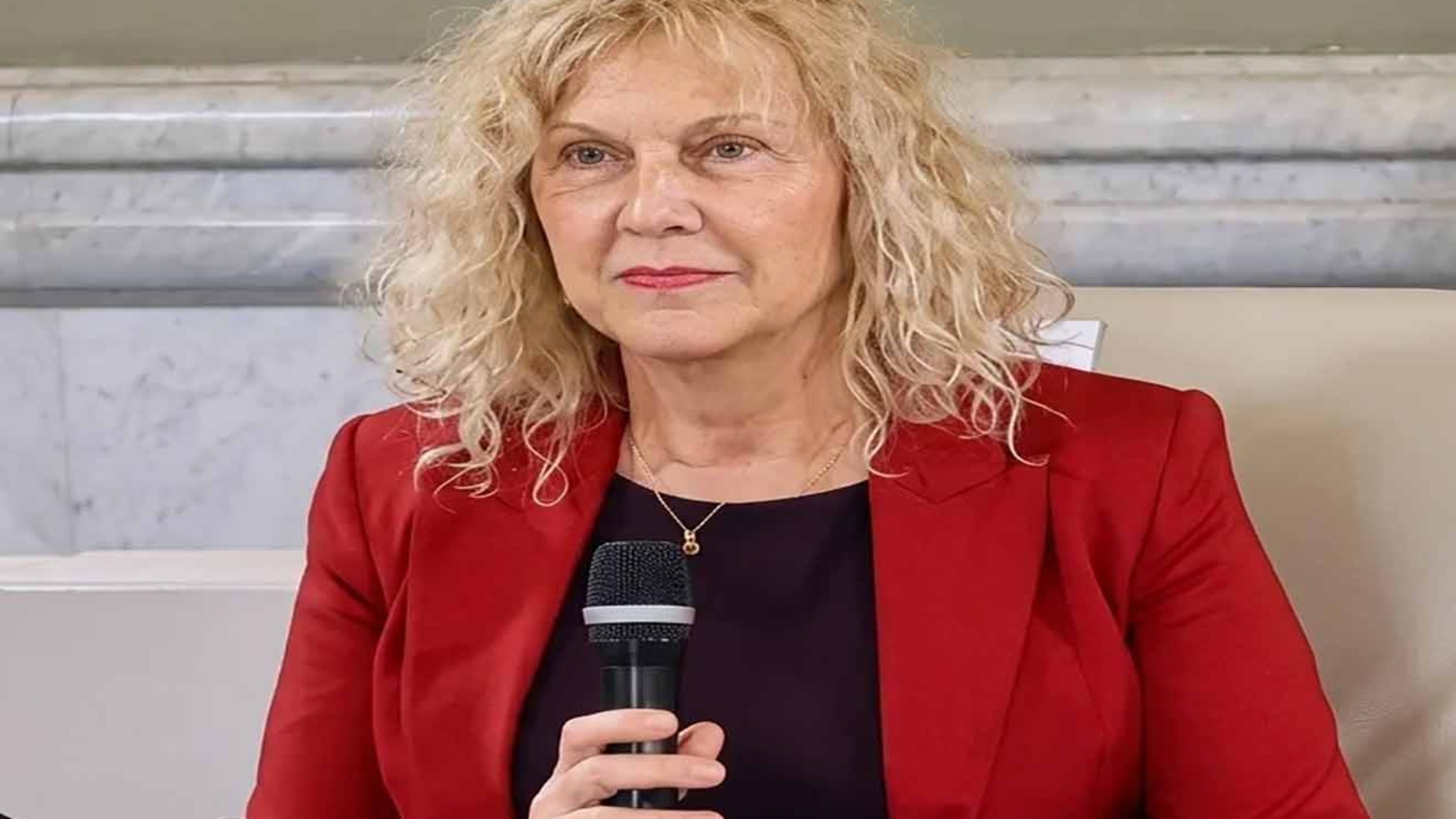 Ministra Ana María Sanjuán condena agresiones contra Delcy Rodríguez y las califica de misoginia y violencia verbal copia