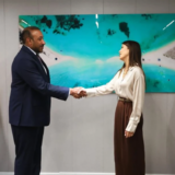 Ministra Daniella Cabello sostuvo reunión con embajador de Qatar para fortalecer cooperación en materia de turismo