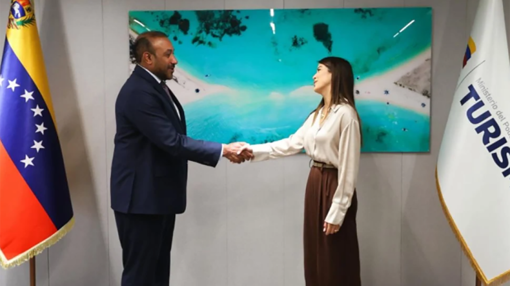 Ministra Daniella Cabello sostuvo reunión con embajador de Qatar para fortalecer cooperación en materia de turismo