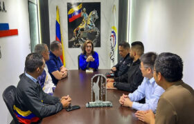 Ministra Jacqueline Faría inspecciona planta Yutong para reactivar unidades de transporte en el país