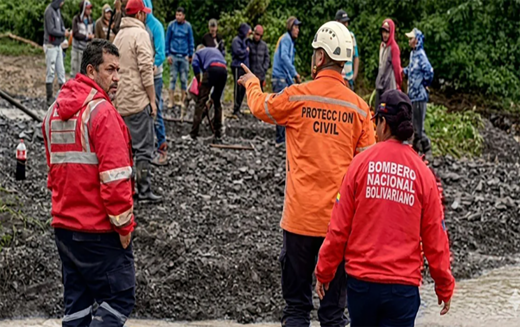 Ponen a salvo a 45 turistas varados en la Cascada del Vino