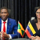 Presidenta (E) Delcy Rodríguez se reúne con el Primer Ministro de Grenada, Dickon Mitchell