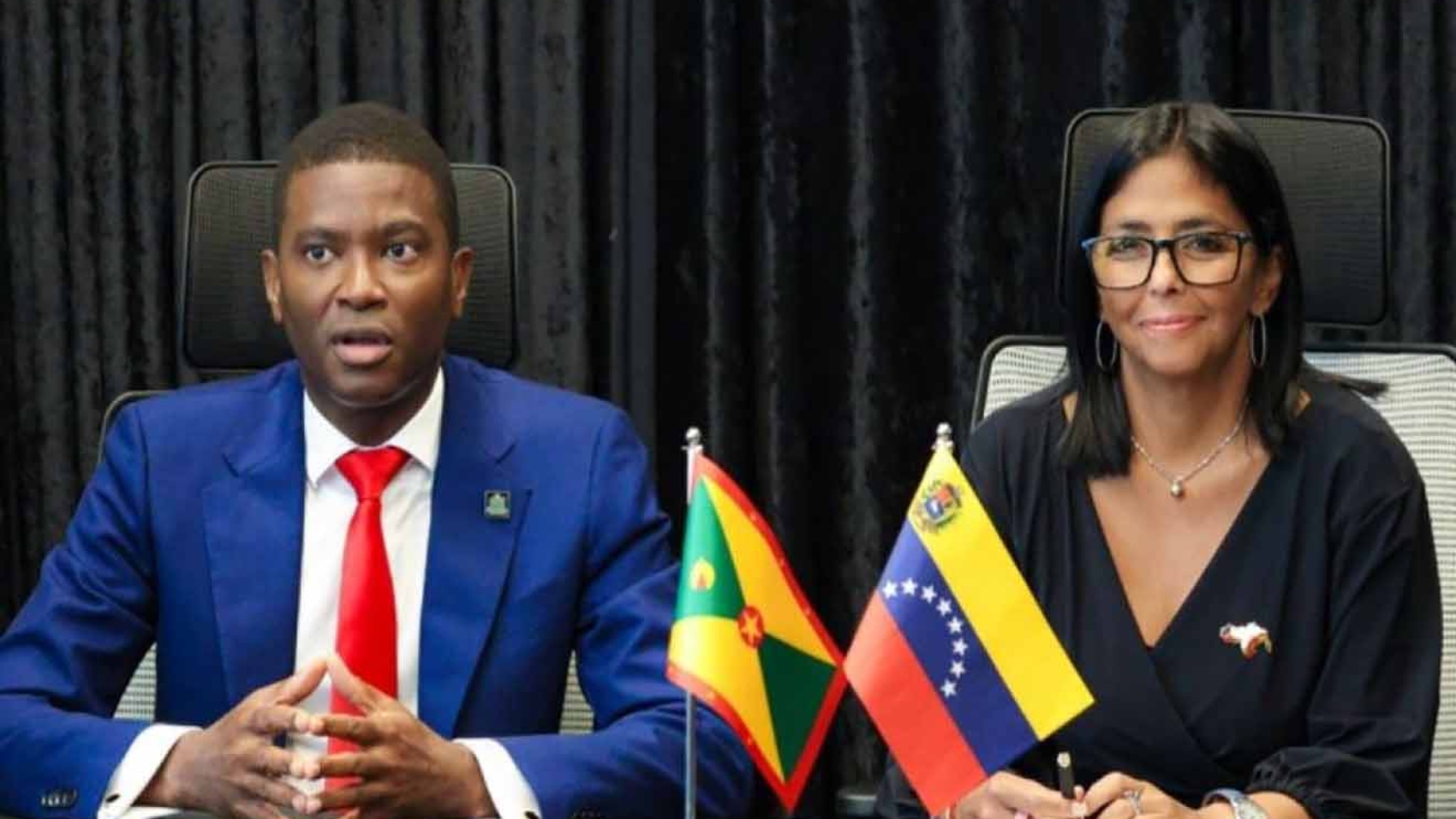Presidenta (E) Delcy Rodríguez se reúne con el Primer Ministro de Grenada, Dickon Mitchell