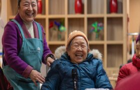 China establece meta de servicios de cuidado de ancianos mediante ayuda mutua ante envejecimiento poblacional