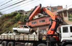 Remolcan vehículos utilizados para pernocta de personas en extrema vulnerabilidad social en Caracas