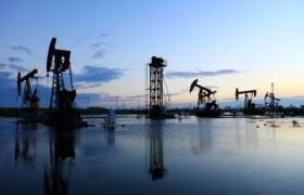Precio del barril de petróleo alcanzaría los 200 dólares este año