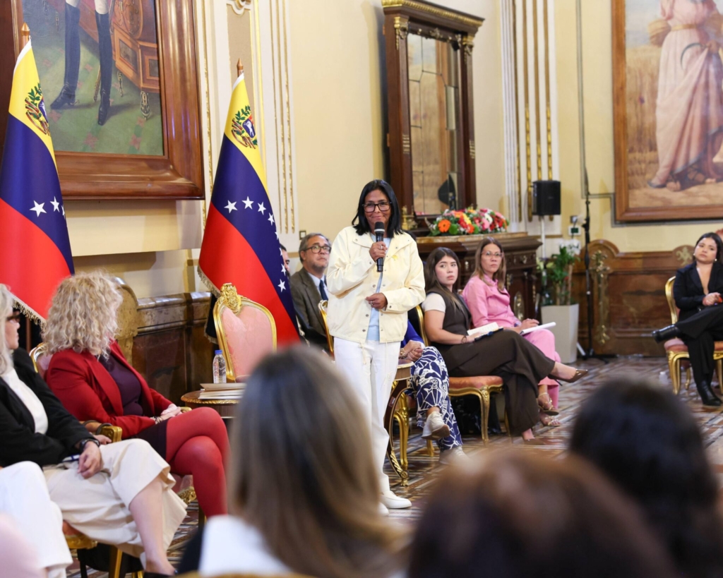 photo_5094027381852277854_w-1-2048x1638