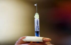 Rusia hace historia con la primera aplicación de una vacuna personalizada contra el cáncer