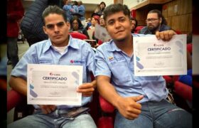 INCES certifica a trabajadores en graduación conjunta