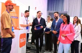 Presidenta (E) Delcy Rodríguez sostiene encuentro con representantes de 50 países en II Congreso Internacional de Emprendedores