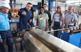 Presidenta (E) recorrió planta Cabelum en Gran Peregrinación Económica-Productiva