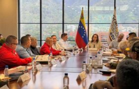 Jacqueline Faría coordina plan con operadoras de transporte