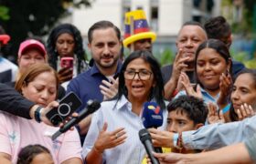 Gobierno nacional prioriza intereses y defensa de Venezuela, asegura Delcy Rodríguez