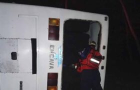 Al menos 10 lesionados dejó volcamiento de bus en en la Autopista José Antonio Páez