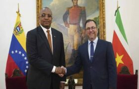Canciller Yván Gil da la bienvenida al homólogo de Surinam para fortalecer nexos bilaterales