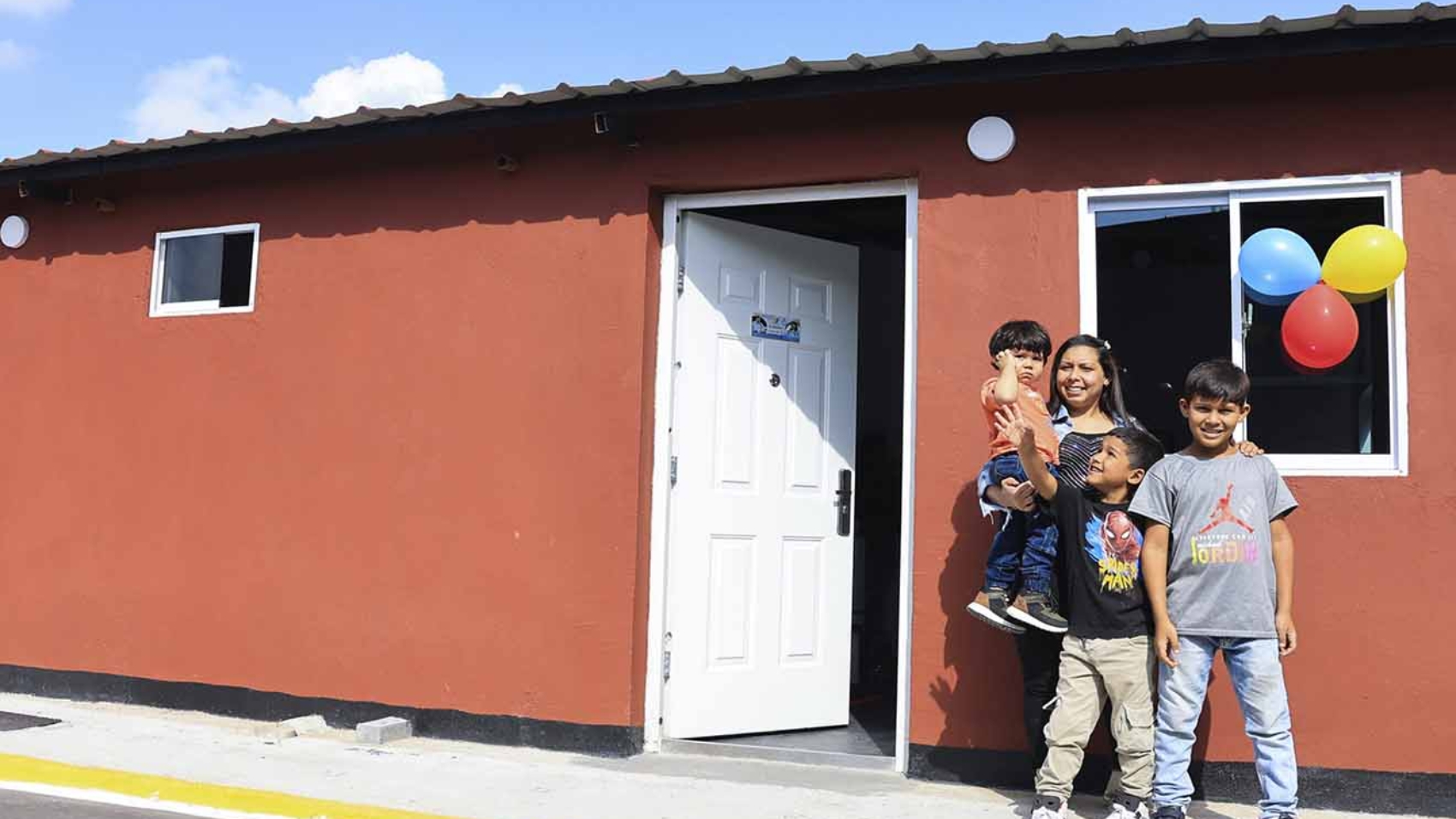 Delcy Rodríguez entrega viviendas al cumplirse el 15 aniversario de la GMVV