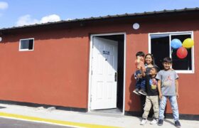 Presidenta (E) Delcy Rodríguez entrega viviendas al cumplirse el 15 aniversario de la GMVV
