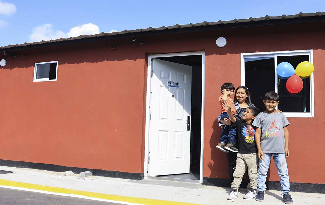 Delcy Rodríguez entrega viviendas al cumplirse el 15 aniversario de la GMVV