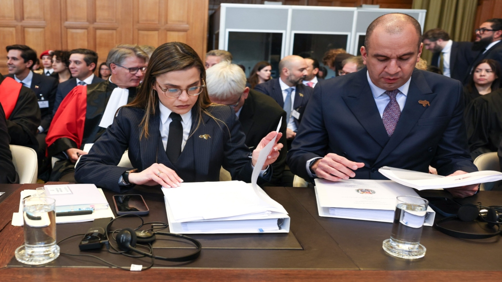 Diálogo La Haya33