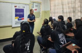 Fundapret fortalece la prevención integral con conversatorio sobre adicciones