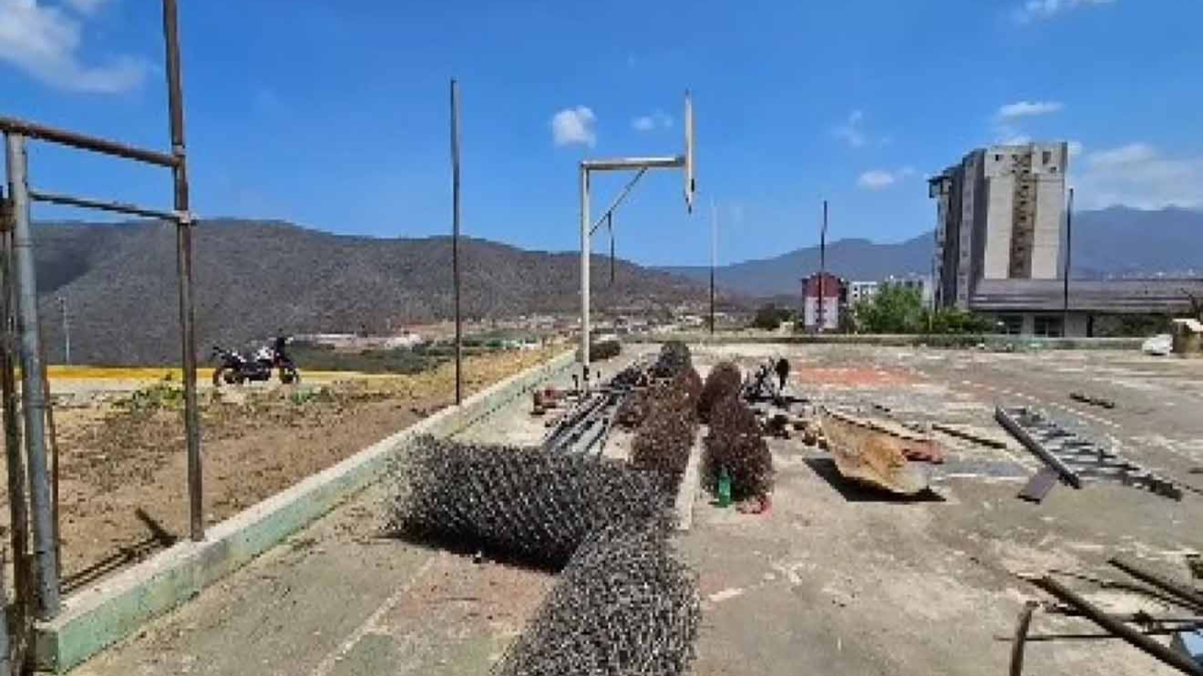 GDC inició labores de rehabilitación de la cancha multifuncional de Ciudad Caribia copia