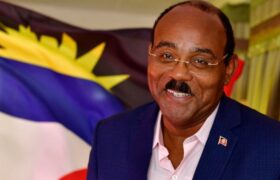 Presidenta (E) Delcy Rodríguez felicita a Gaston Browne por su triunfo electoral