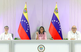 Presidenta (E) Delcy Rodríguez entrega insumos médicos y espacios rehabilitados en centros de salud de diversos estados