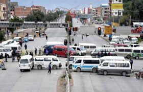 Transportistas en Bolivia cumplen paro nacional y exigen respuestas al Gobierno de Rodrigo Paz