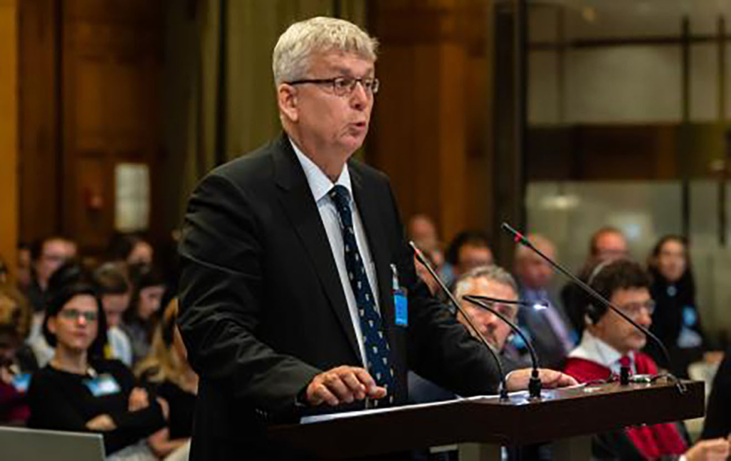 abogado Andreas Zimmermann ante la CIJ